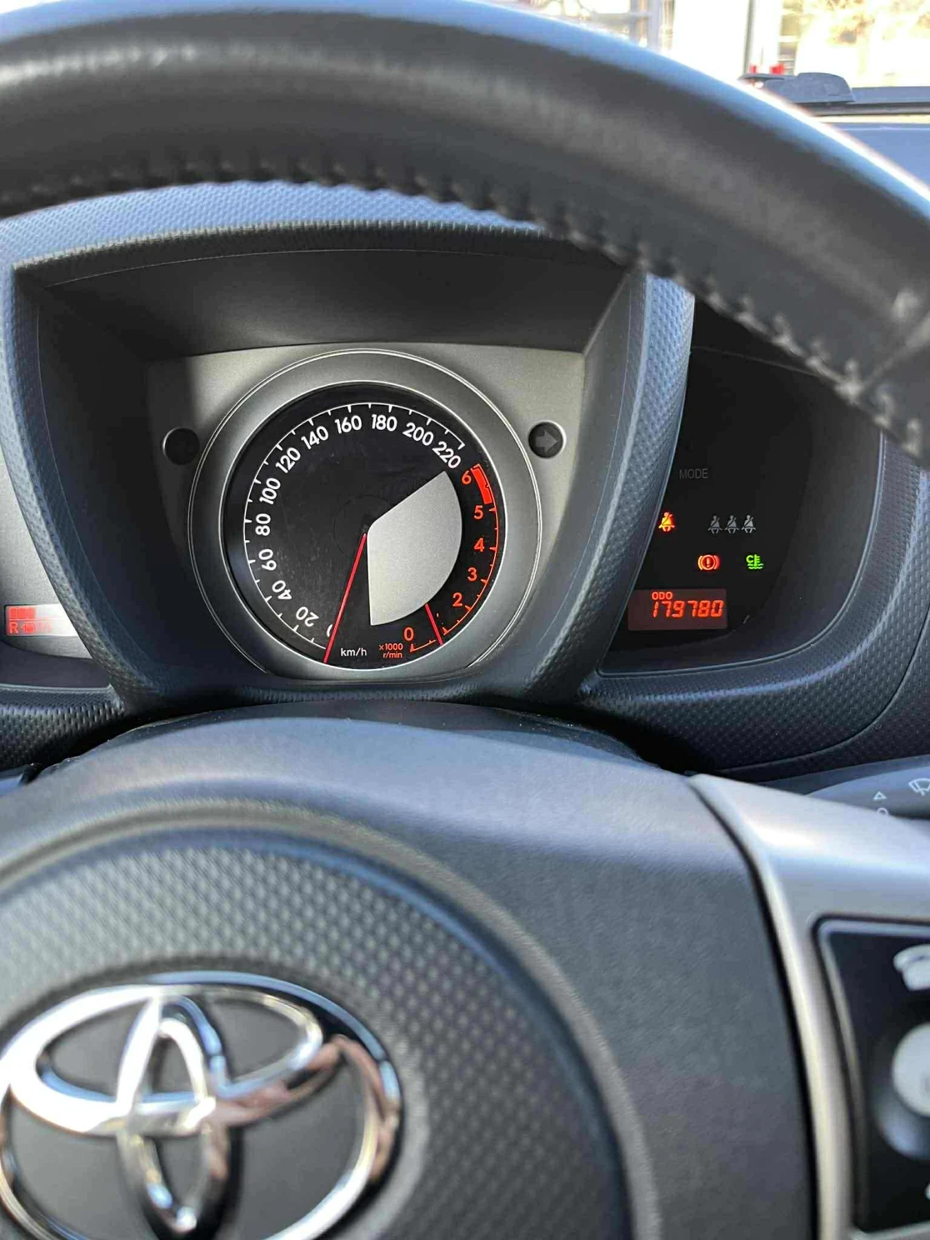 Toyota Urban Cruiser, снимка 8 - Автомобили и джипове - 53942680