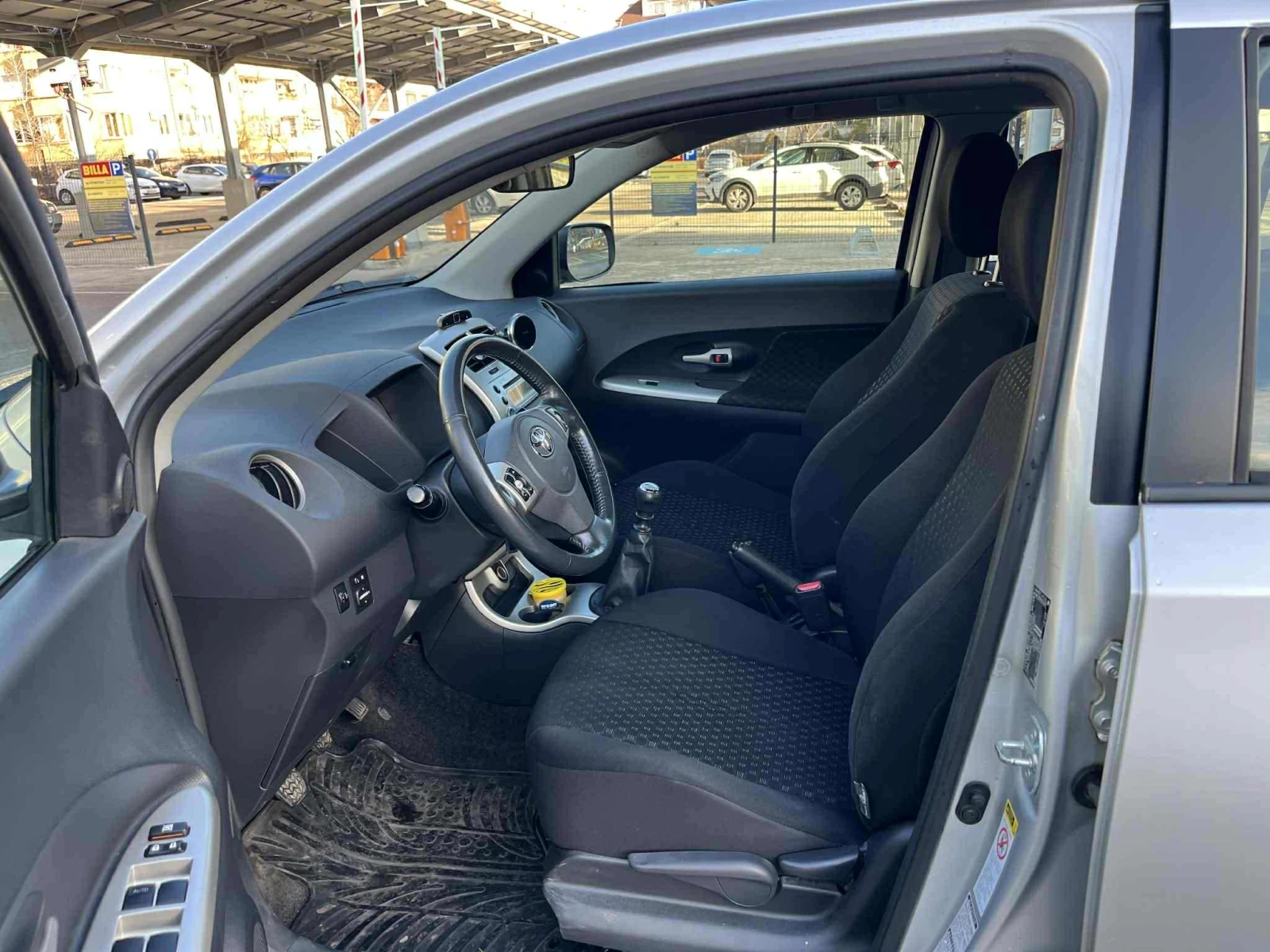 Toyota Urban Cruiser, снимка 10 - Автомобили и джипове - 53942680