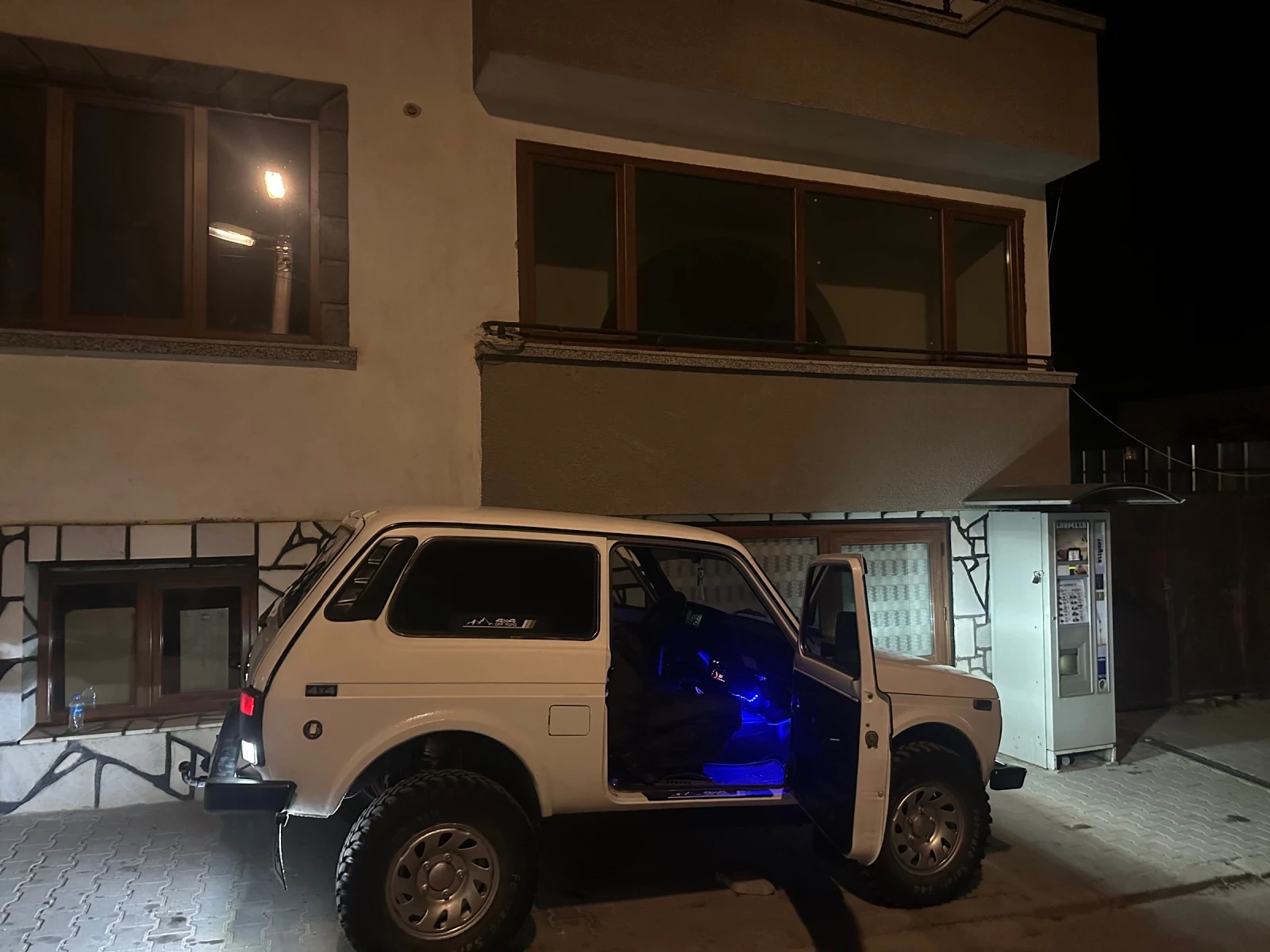 Lada Niva Инжекцион , снимка 4 - Автомобили и джипове - 53956603