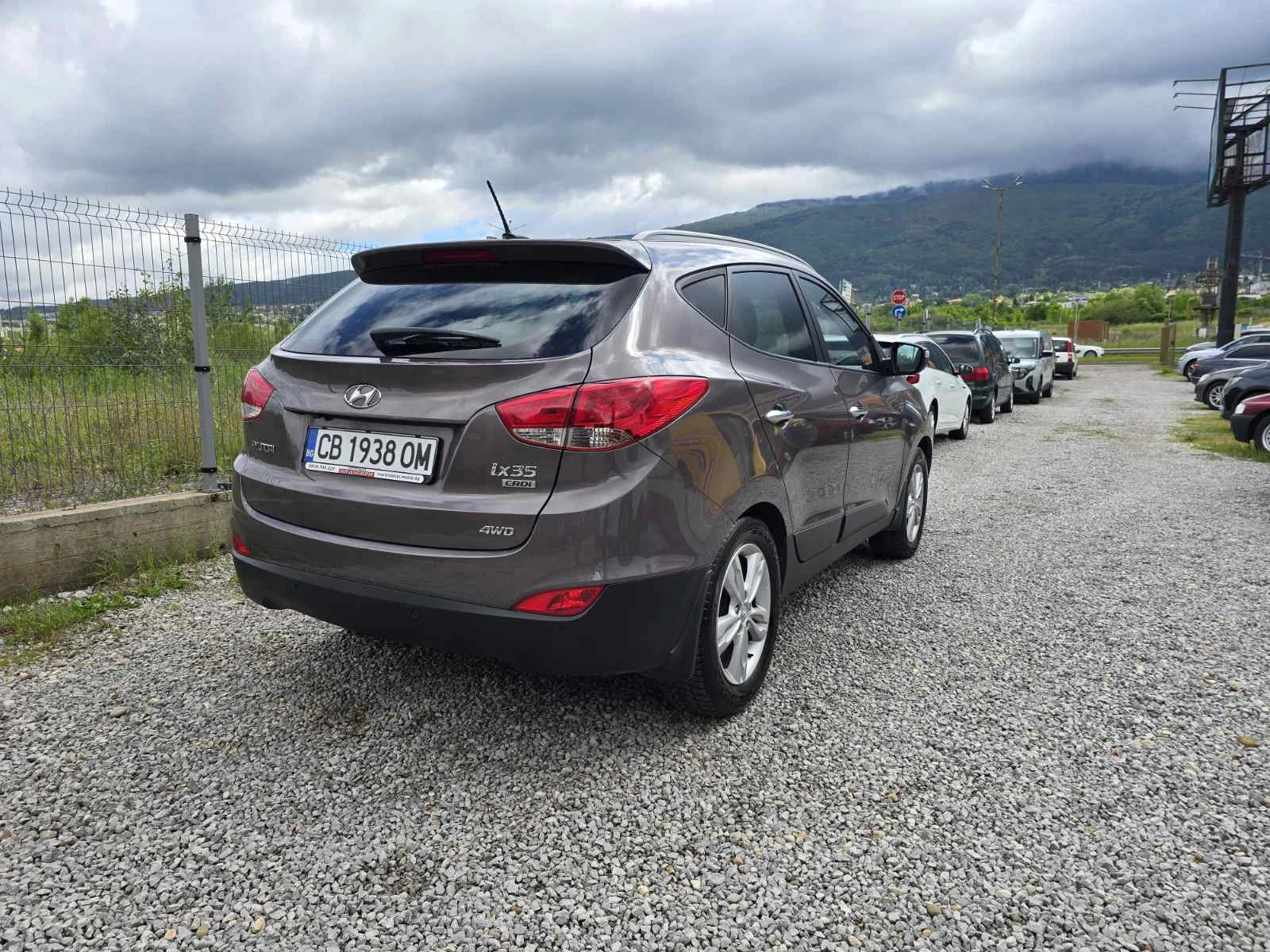 Hyundai IX35 2.0CRDI АВТОМАТИК КОЖА 4Х4, снимка 3 - Автомобили и джипове - 54653571