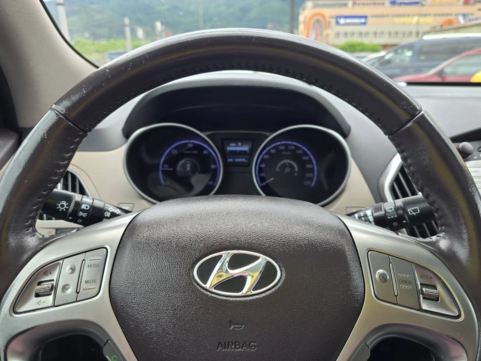Hyundai IX35 2.0CRDI АВТОМАТИК КОЖА 4Х4, снимка 15 - Автомобили и джипове - 54653571