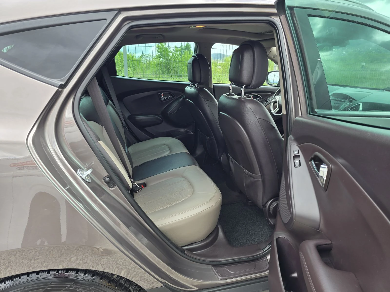 Hyundai IX35 2.0CRDI АВТОМАТИК КОЖА 4Х4, снимка 8 - Автомобили и джипове - 54653571