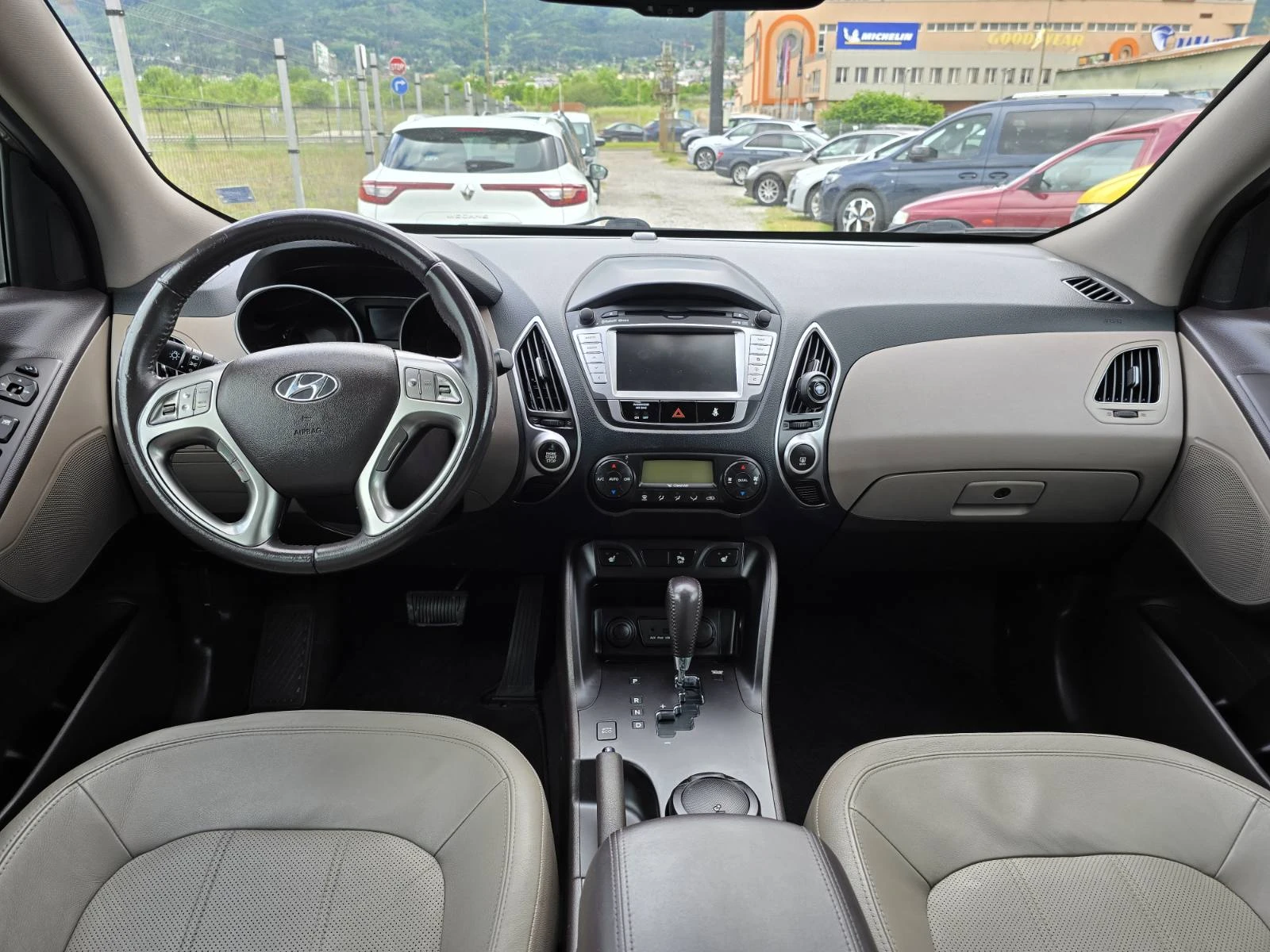 Hyundai IX35 2.0CRDI АВТОМАТИК КОЖА 4Х4, снимка 10 - Автомобили и джипове - 54653571