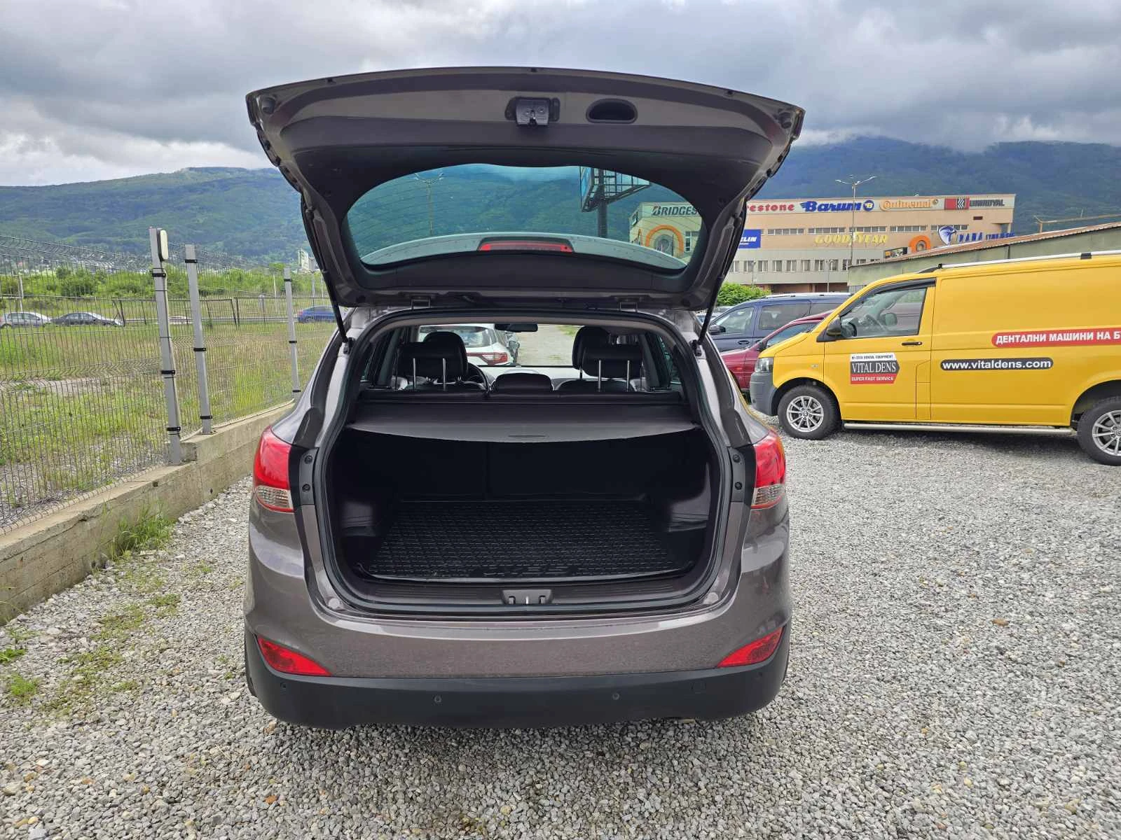 Hyundai IX35 2.0CRDI АВТОМАТИК КОЖА 4Х4, снимка 7 - Автомобили и джипове - 54653571