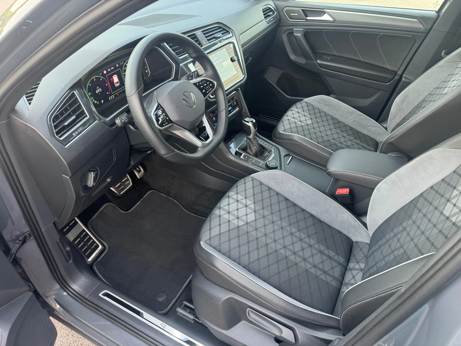 VW Tiguan 2.0TDI/R-Lain/4x4/FULL, снимка 9 - Автомобили и джипове - 55425102