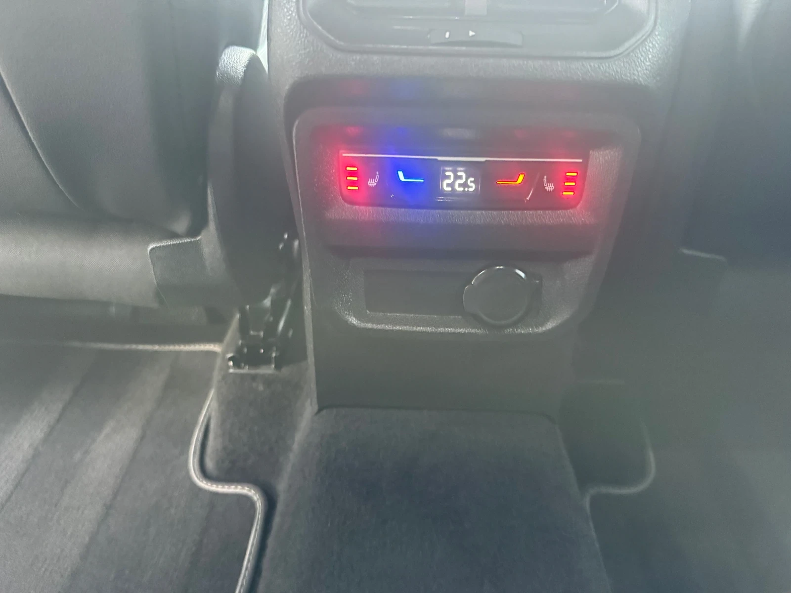 VW Tiguan 2.0TDI/R-Lain/4x4/FULL, снимка 14 - Автомобили и джипове - 55425102