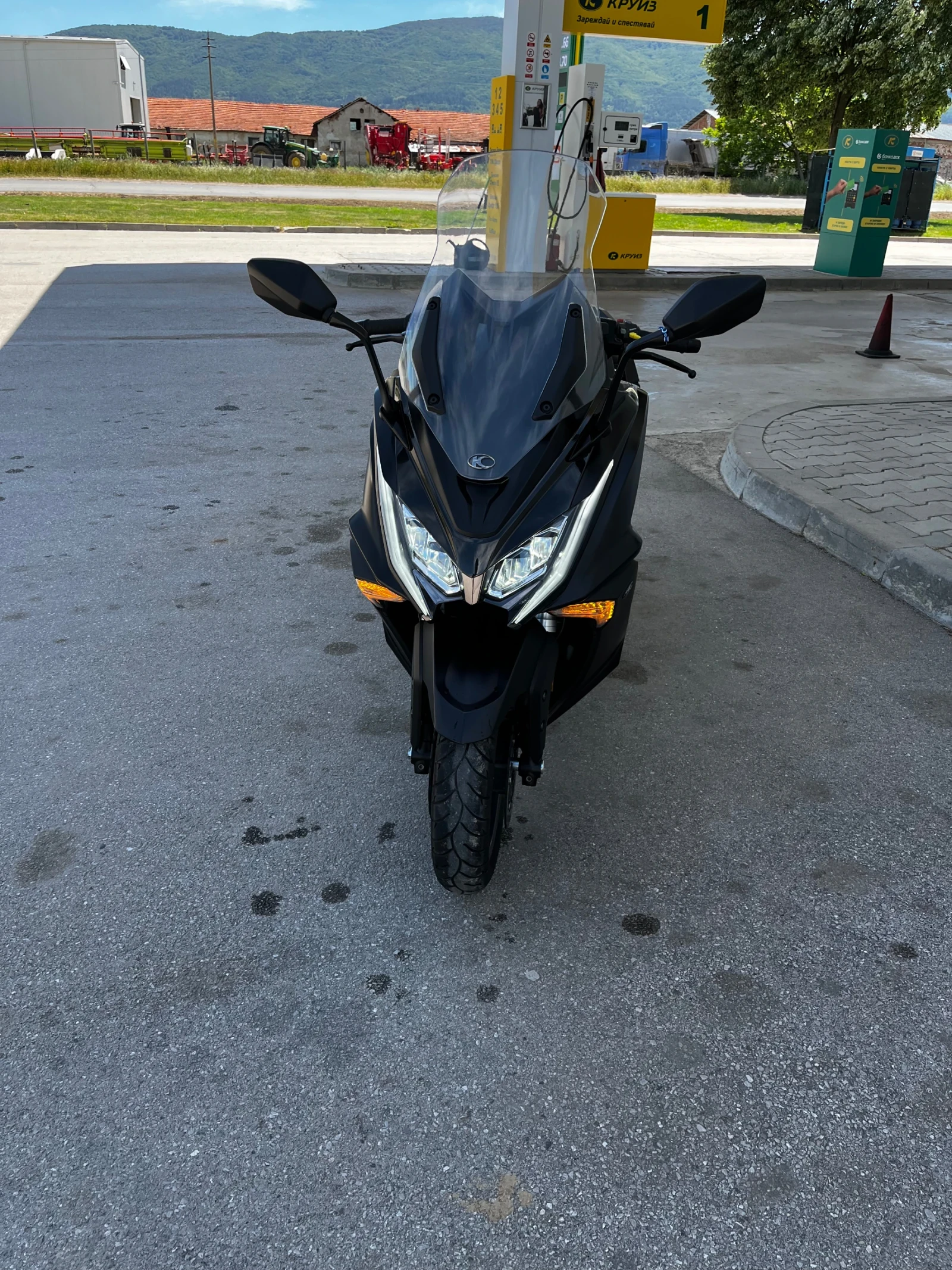 Kymco AK 550