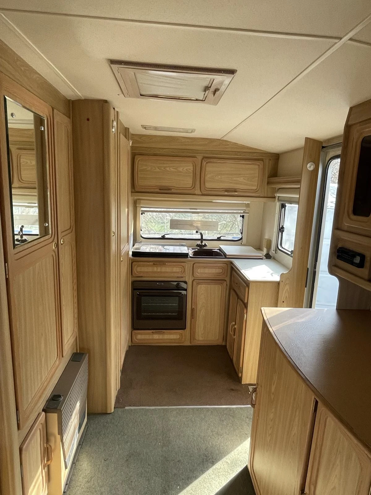 Каравана Други 475-2 ЕК Clubman, снимка 4 - Каравани и кемпери - 53876557