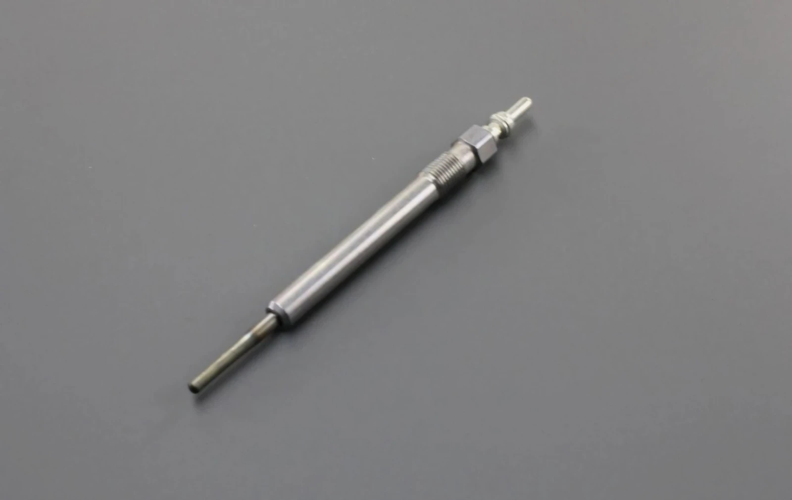 Оригинална подгревна свещ за VW, Audi, Skoda, SEAT 1.6 2.0 TDI 04, снимка 2 - Части - 54008113