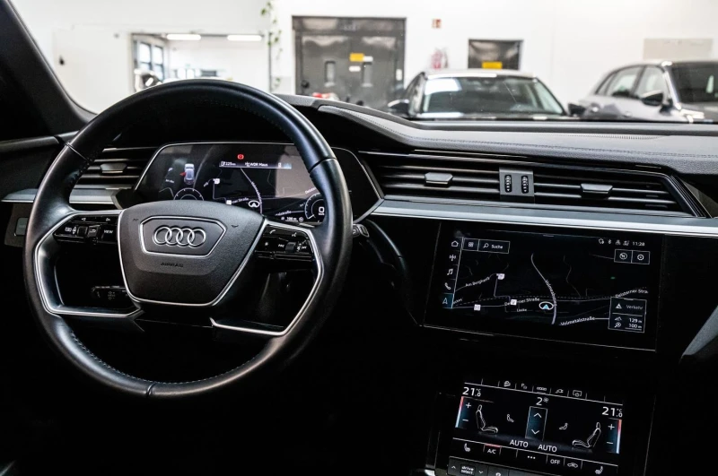 Audi E-Tron 55/ QUATTRO/ LIFT/ VIRTUAL COCKPIT/ CAMERA/ LED/ , снимка 11 - Автомобили и джипове - 46993113