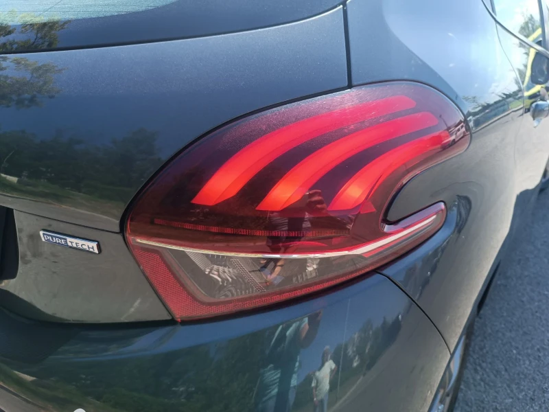 Peugeot 208, снимка 10 - Автомобили и джипове - 51093205