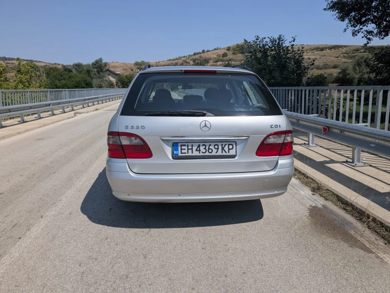 Mercedes-Benz E 220, снимка 8 - Автомобили и джипове - 51884533