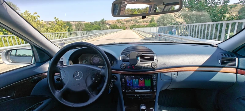 Mercedes-Benz E 220, снимка 16 - Автомобили и джипове - 51884533