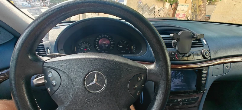 Mercedes-Benz E 220, снимка 17 - Автомобили и джипове - 51884533