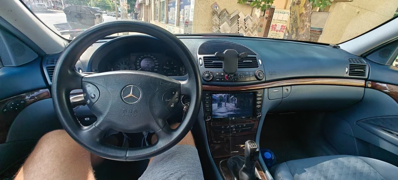 Mercedes-Benz E 220, снимка 9 - Автомобили и джипове - 51884533