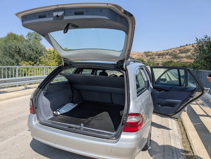 Mercedes-Benz E 220, снимка 6 - Автомобили и джипове - 51884533