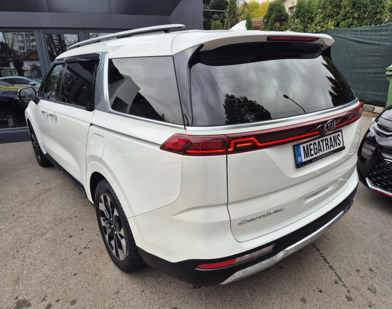 Kia Carnival 2.2 CRDI 8+ 1 ДДС Signature - Наличен в БГ, снимка 4 - Автомобили и джипове - 52377903