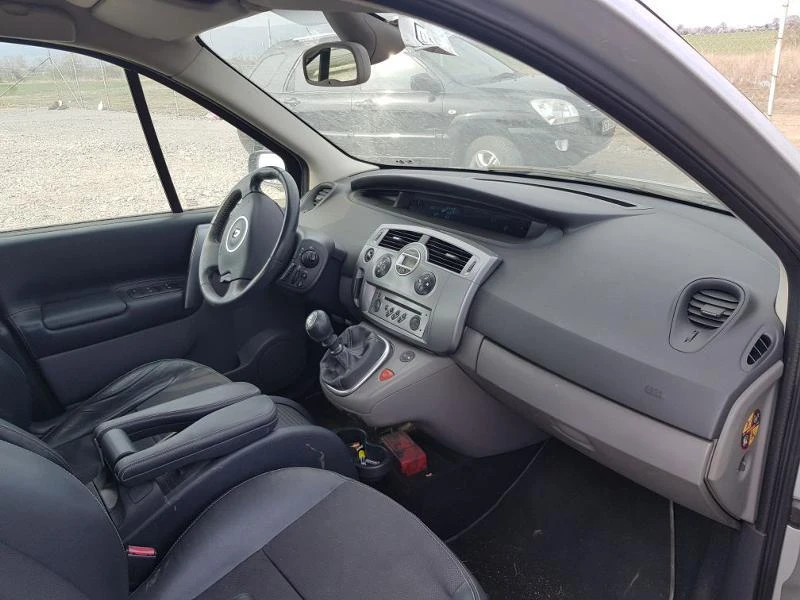 Renault Scenic 1.9 DCI 6, снимка 5 - Автомобили и джипове - 25770849