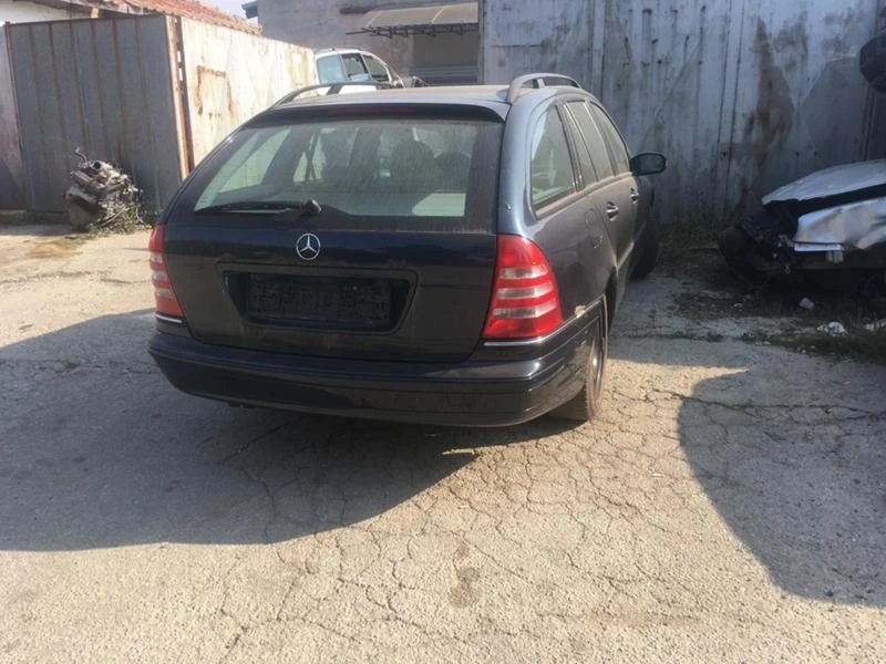 Mercedes-Benz C 180, снимка 4 - Автомобили и джипове - 26379125