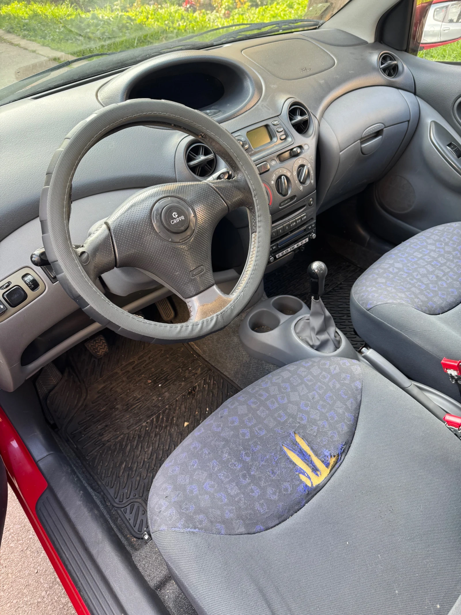Toyota Yaris 1.3 - изображение 8