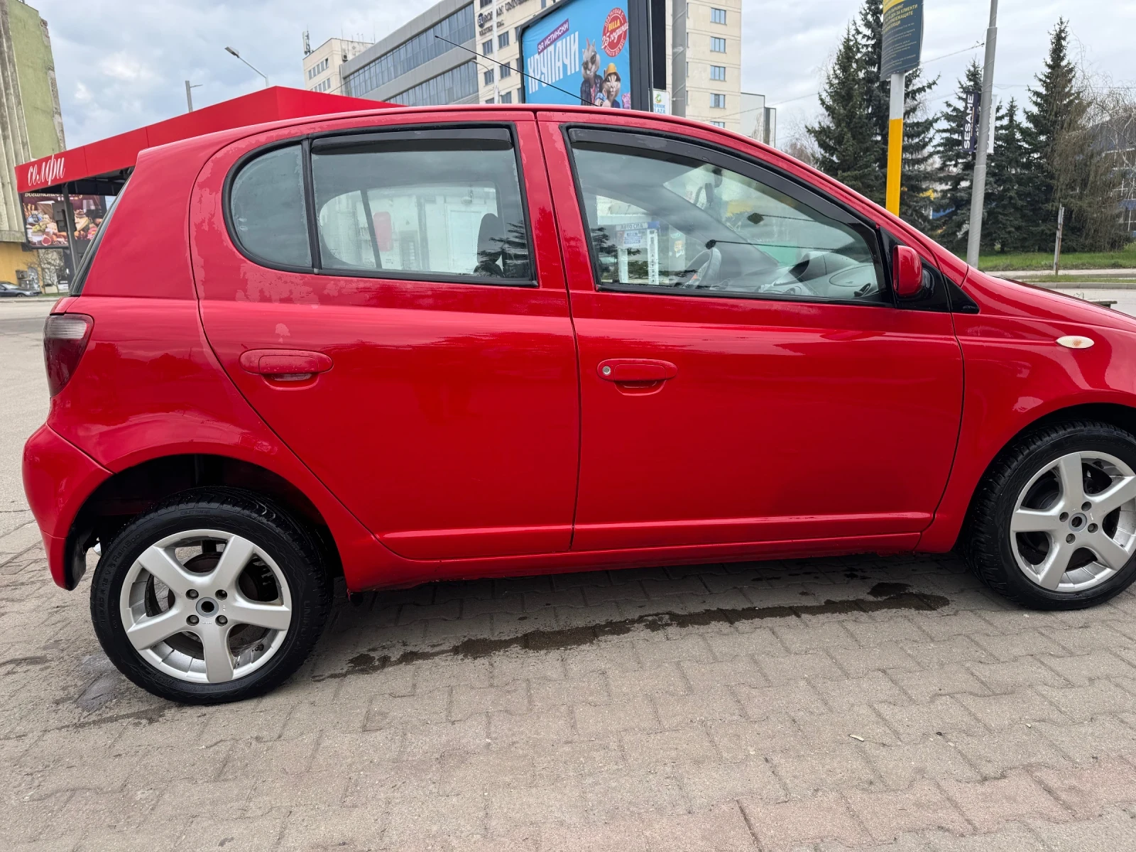 Toyota Yaris 1.3 - изображение 3