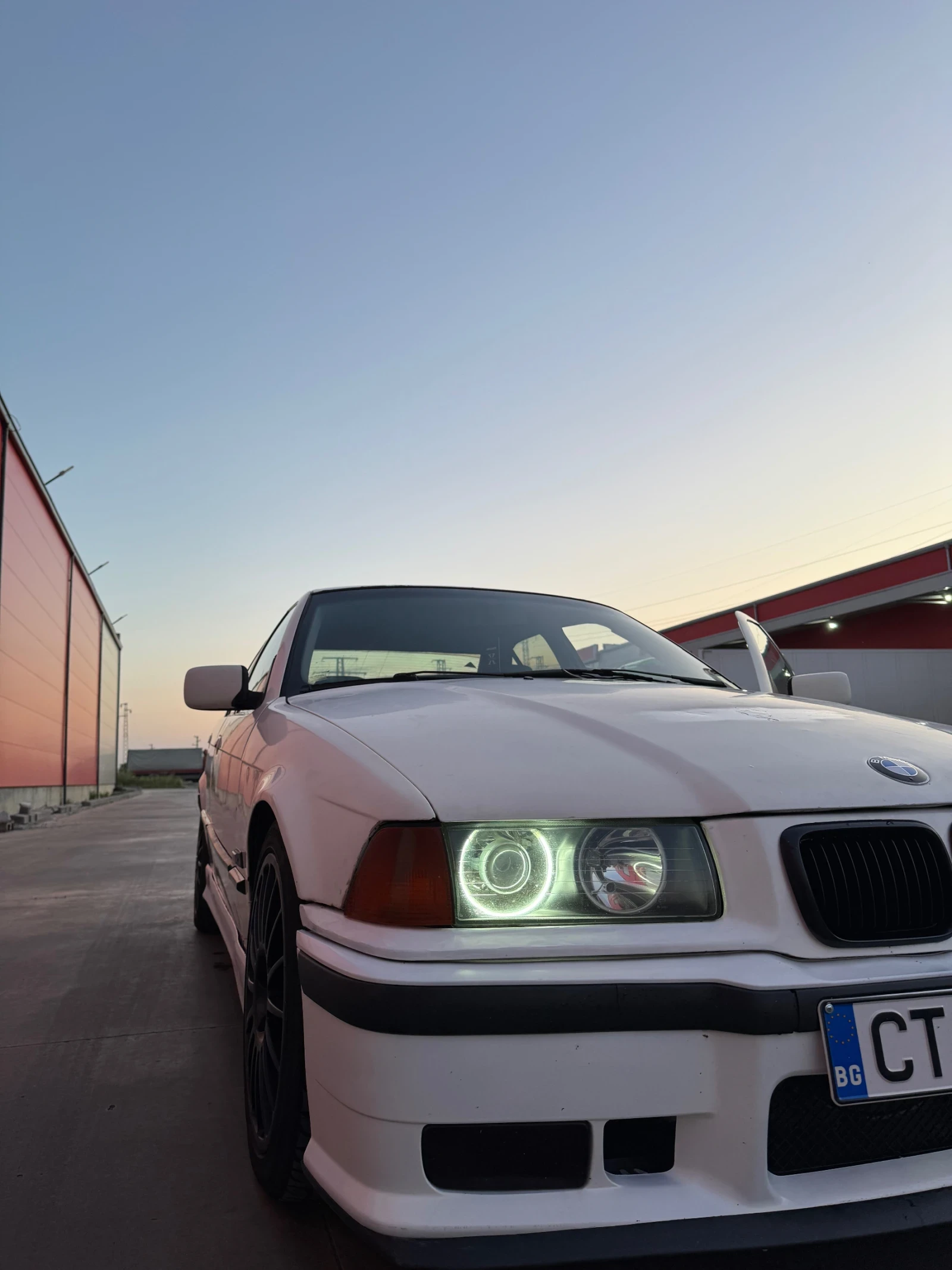 BMW 320  - изображение 5