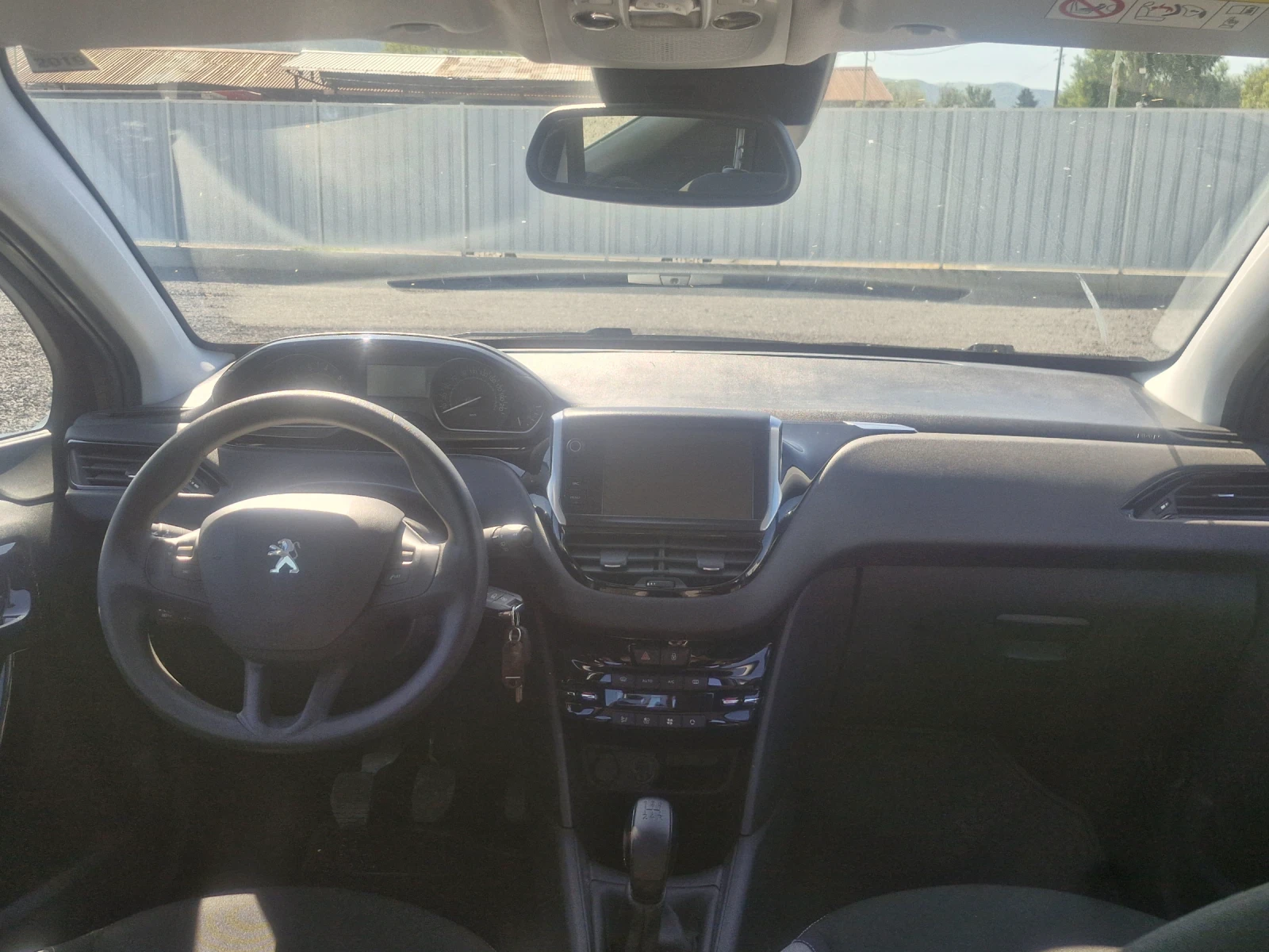 Peugeot 208 1.2 - изображение 7
