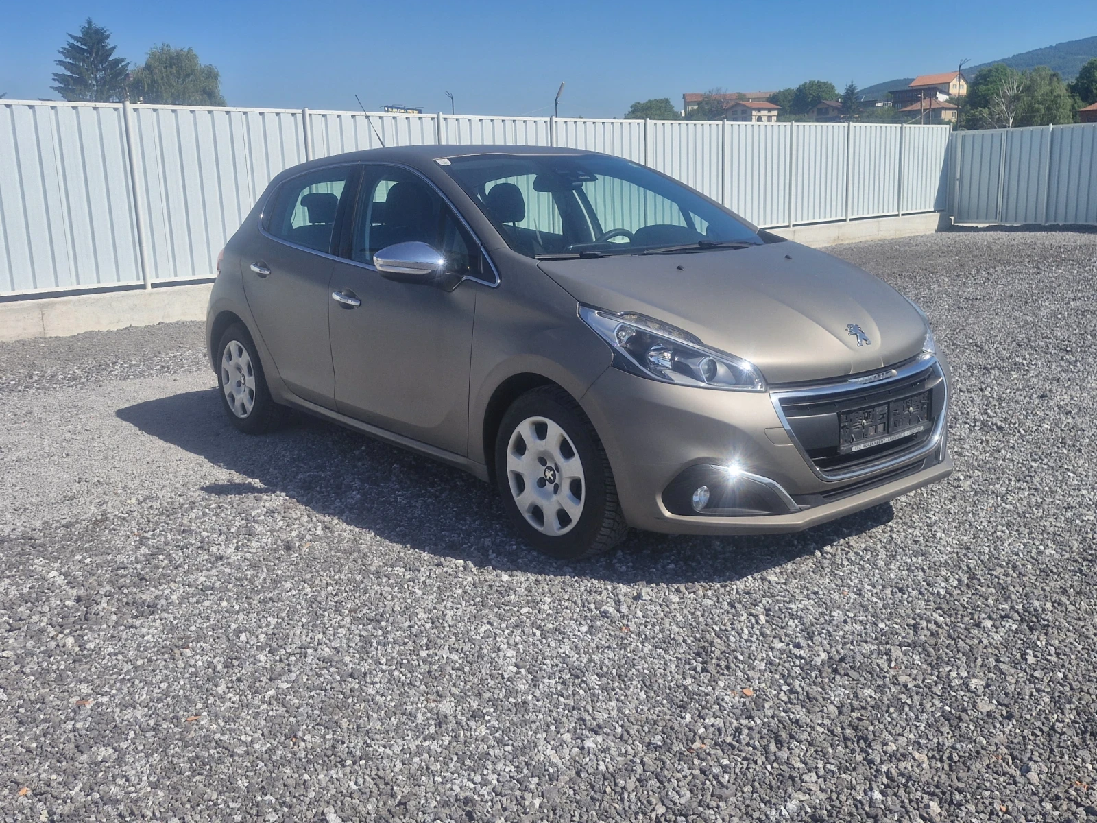 Peugeot 208 1.2 - изображение 6