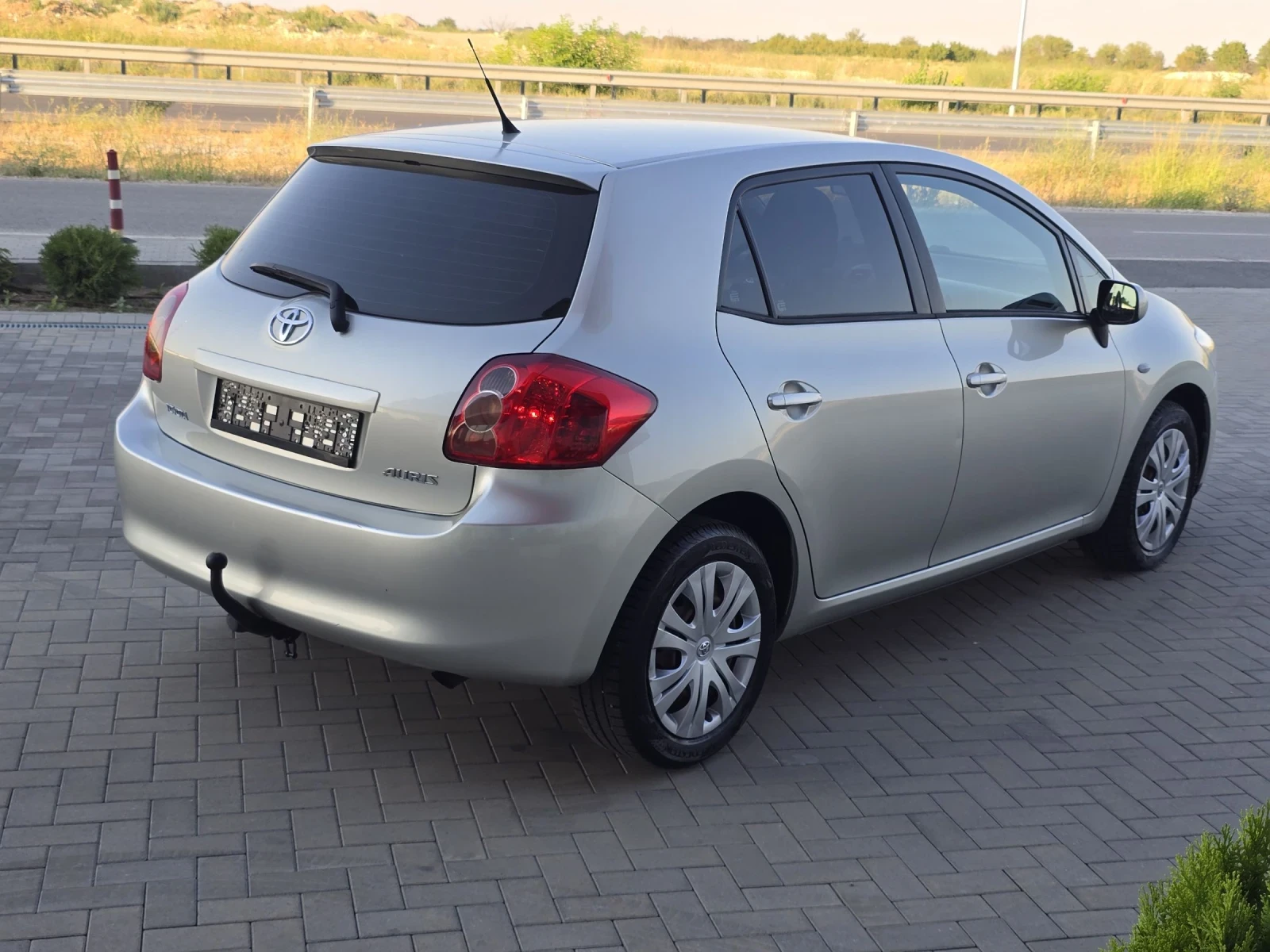 Toyota Auris 1.6i/НАВИ/НОВА - изображение 4
