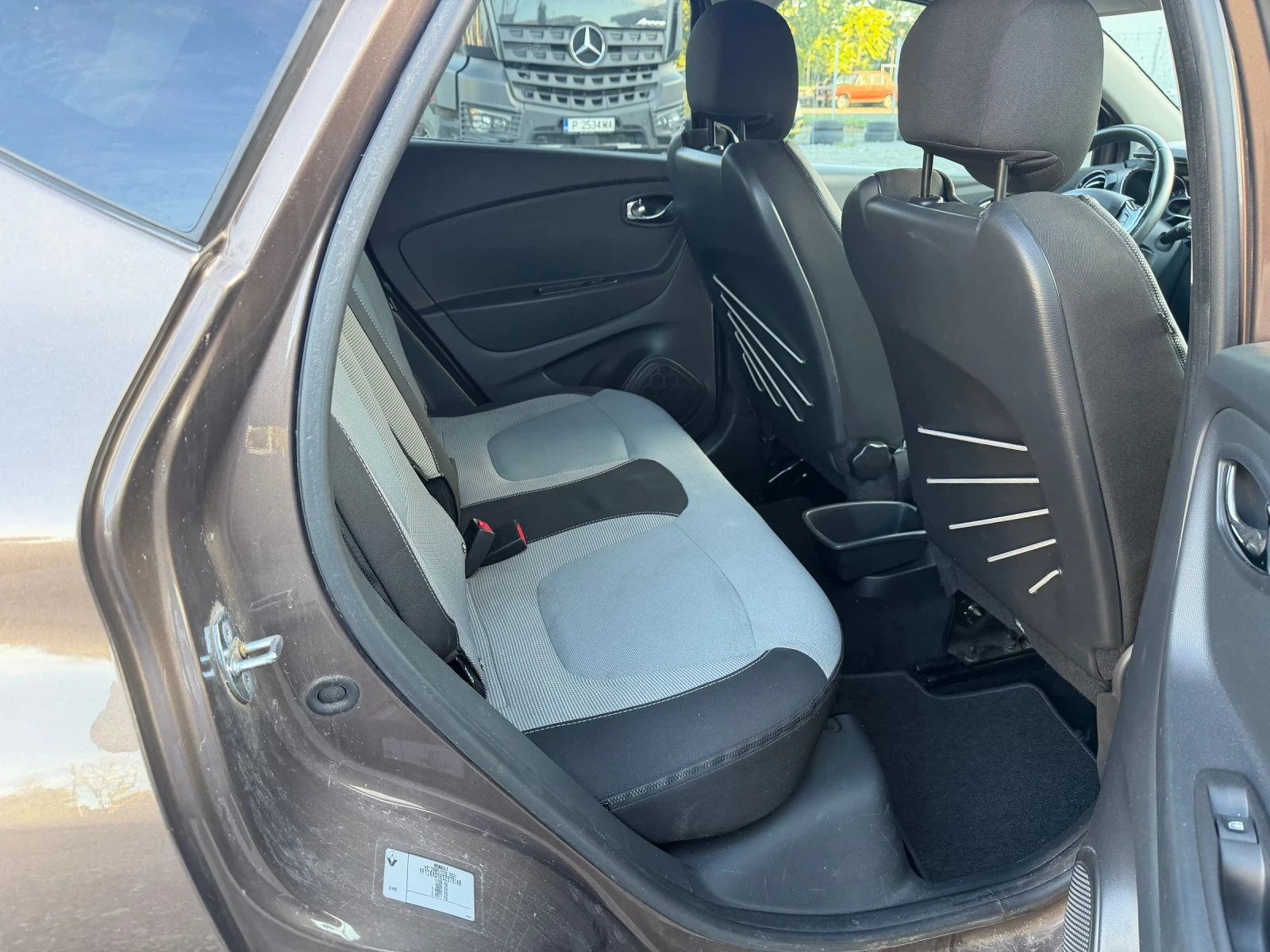 Renault Captur 1, 2i 93km automatic  - изображение 9