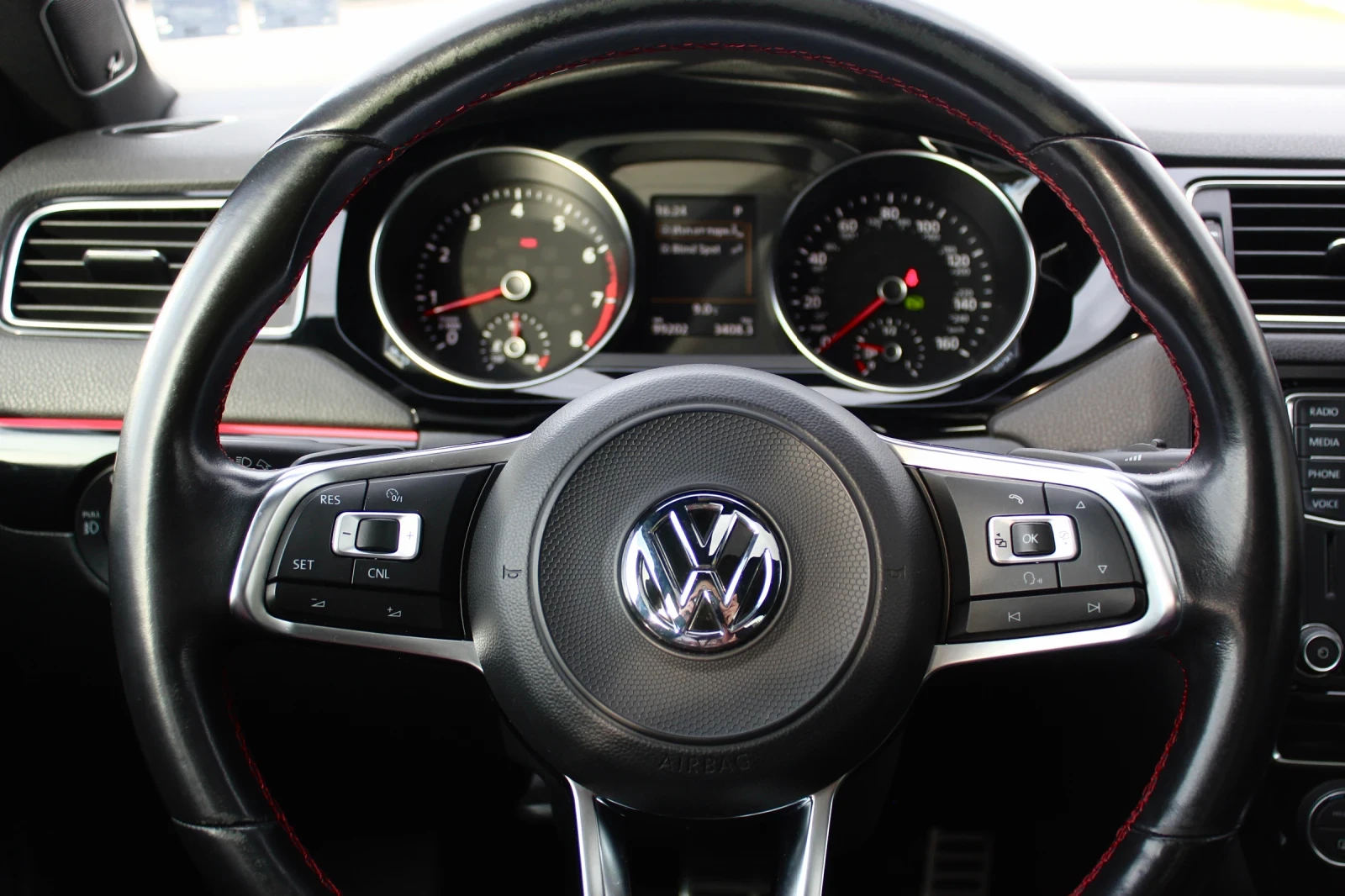 VW Golf VW Jetta GLI 2.0 TSI 211hp/DSG/99km/Keyless/TOP, снимка 7 - Автомобили и джипове - 53785510