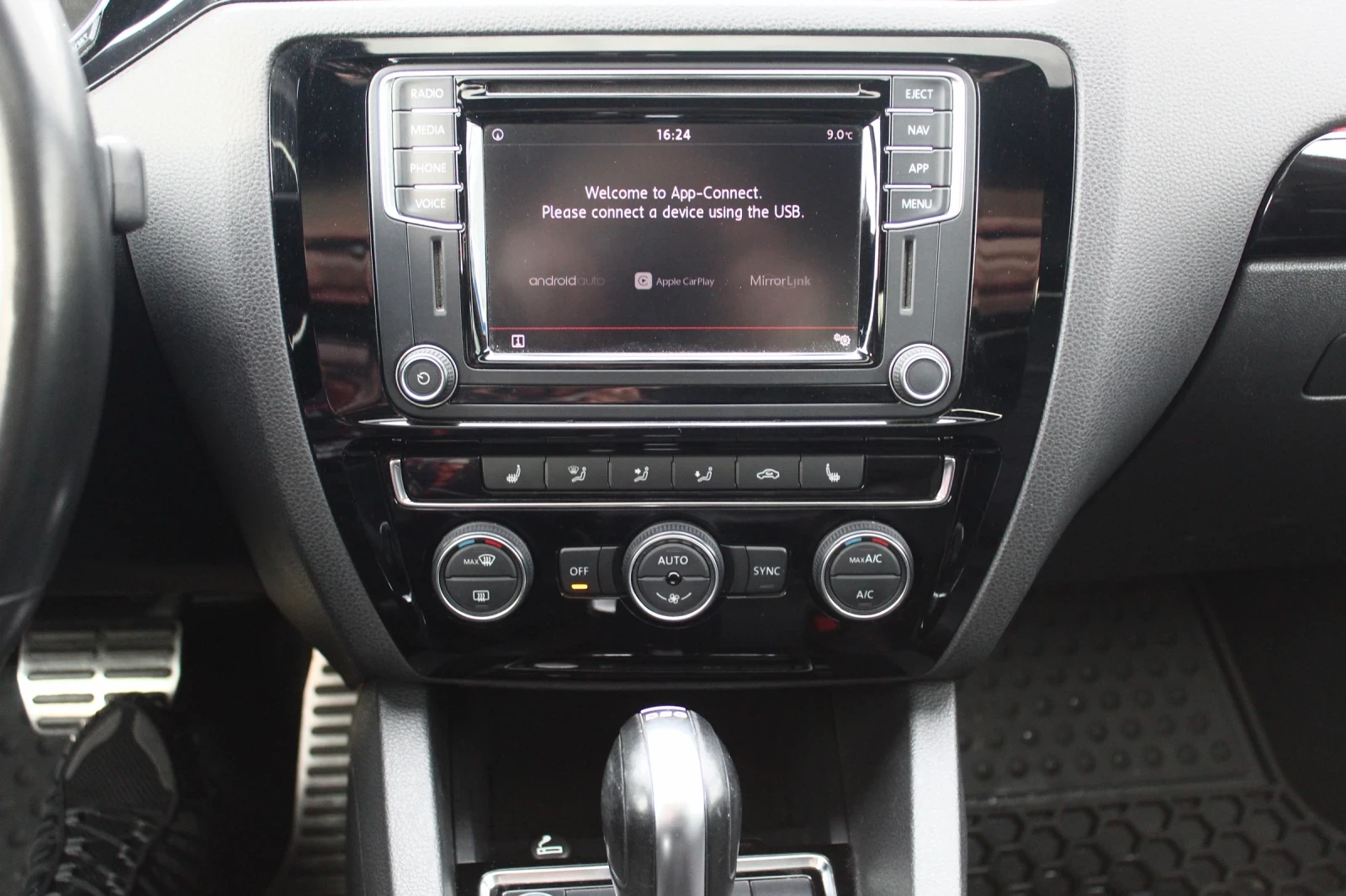 VW Golf VW Jetta GLI 2.0 TSI 211hp/DSG/99km/Keyless/TOP, снимка 9 - Автомобили и джипове - 53785510