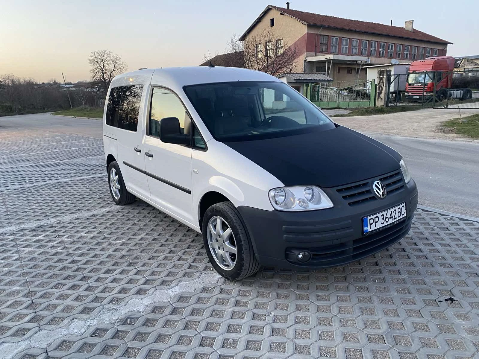 VW Caddy, снимка 4 - Автомобили и джипове - 54122041