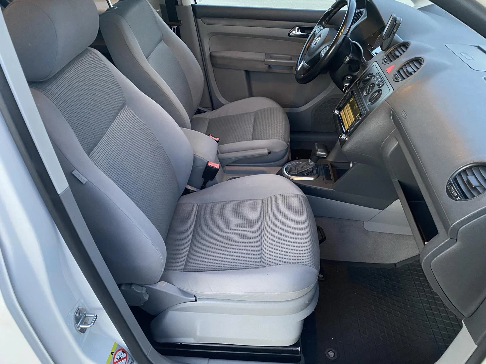 VW Caddy, снимка 8 - Автомобили и джипове - 54122041