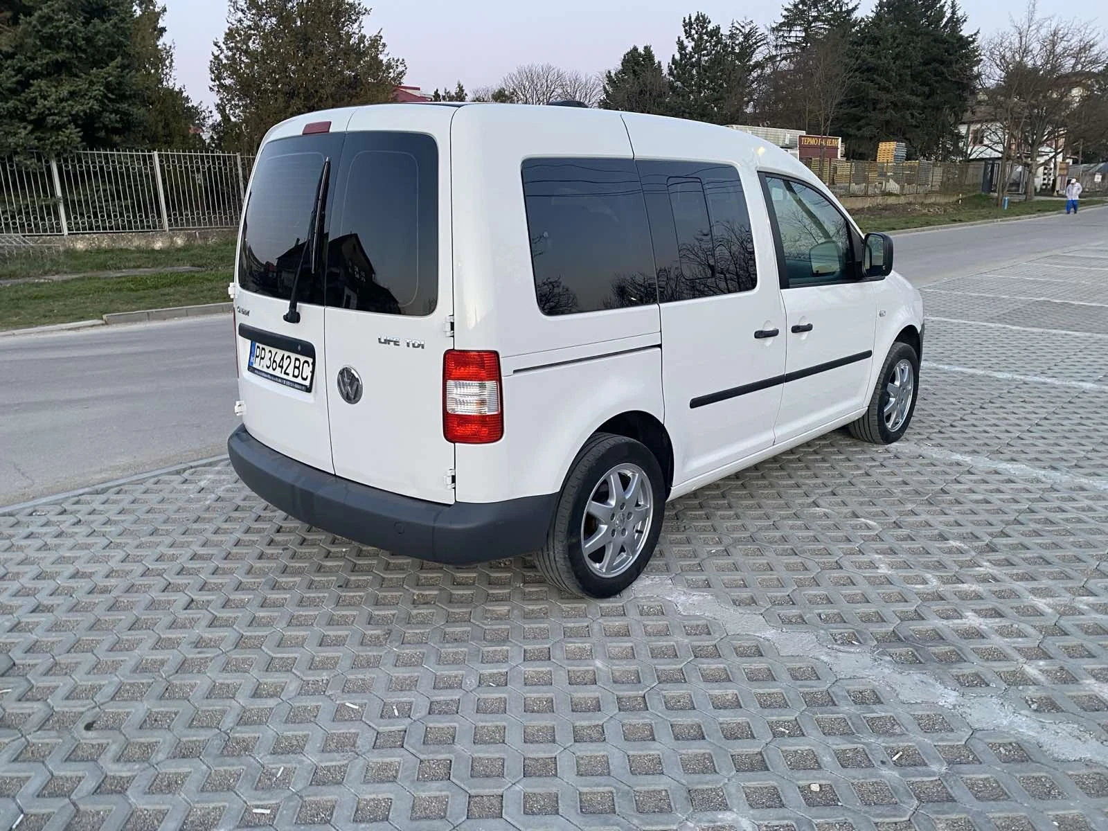VW Caddy, снимка 3 - Автомобили и джипове - 54122041