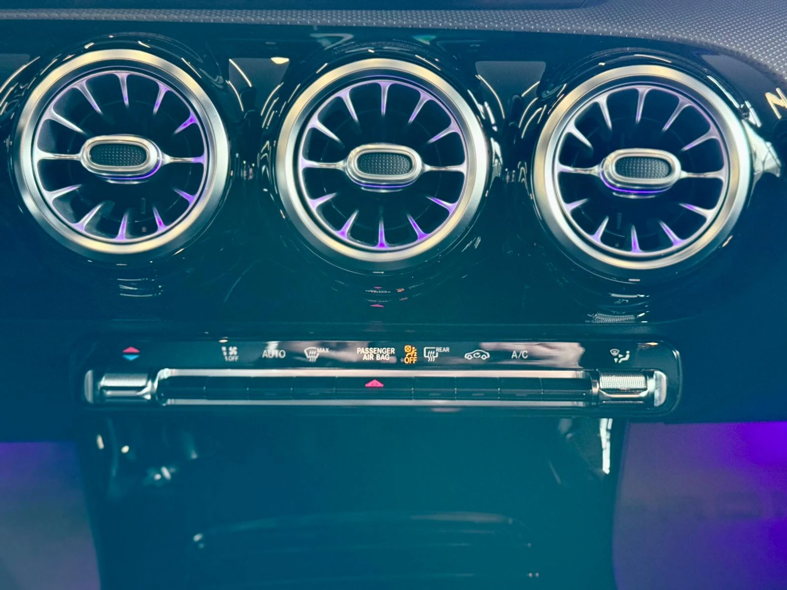 Mercedes-Benz A 200 AMG* Подгрев* Лизинг , снимка 13 - Автомобили и джипове - 54156469