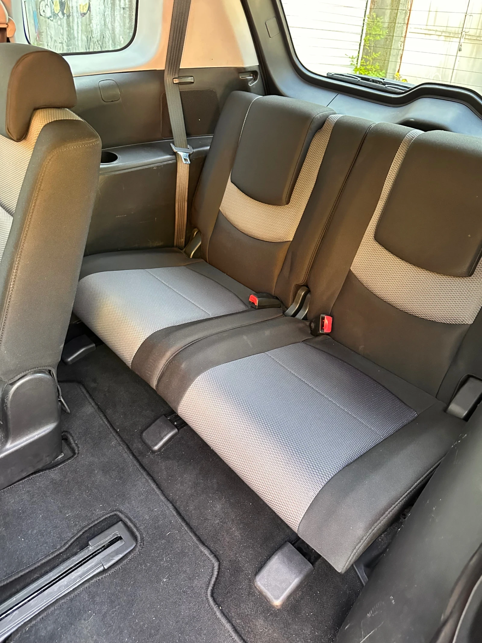Mazda 5 2.0 diesel, снимка 14 - Автомобили и джипове - 54424395