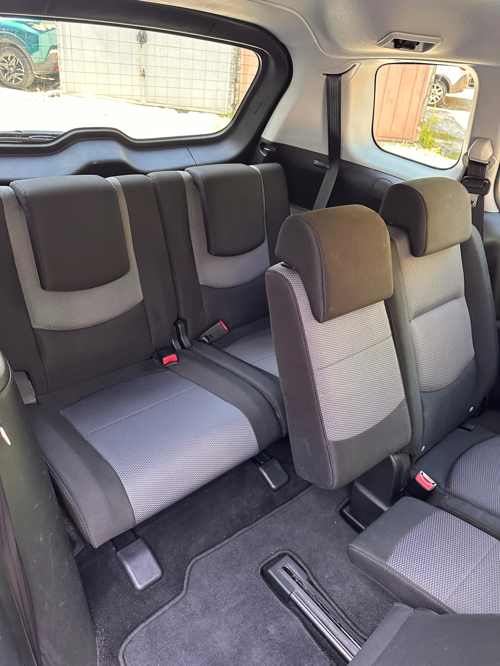Mazda 5 2.0 diesel, снимка 17 - Автомобили и джипове - 54424395
