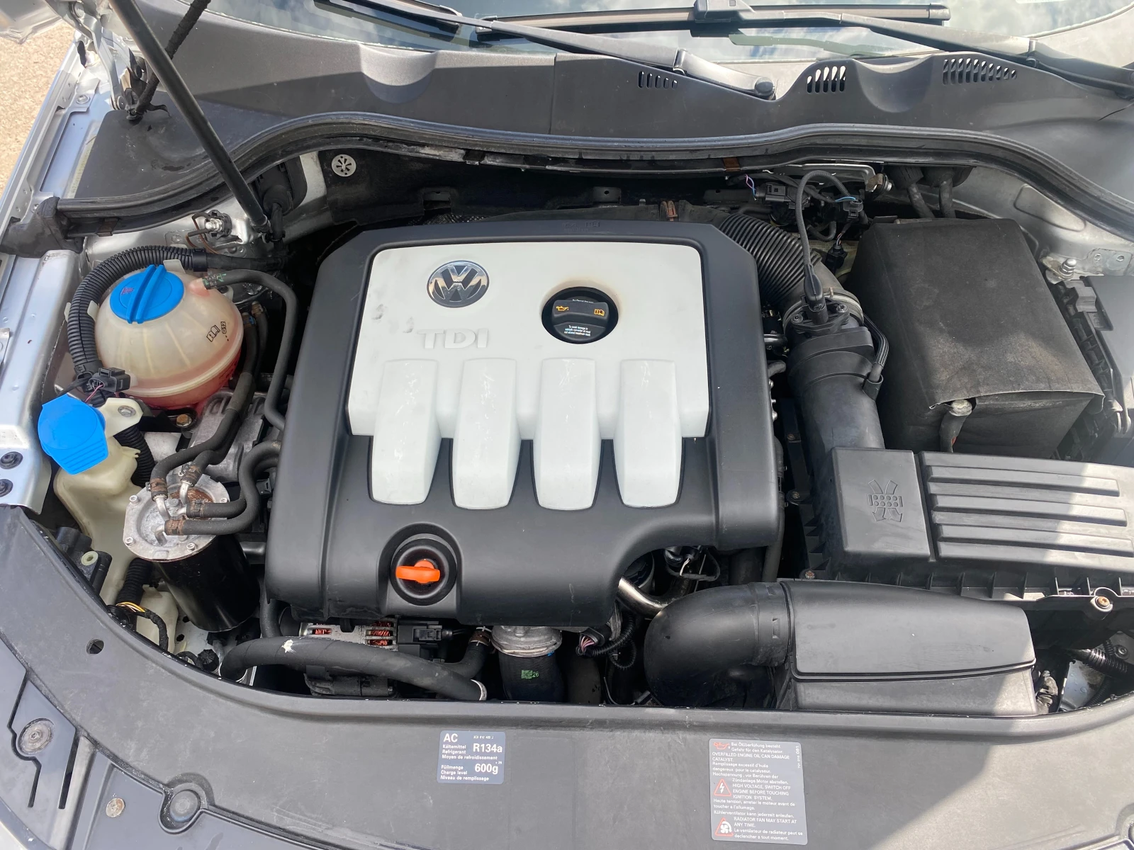 VW Passat 2.0TDI HighLine, снимка 14 - Автомобили и джипове - 54565946