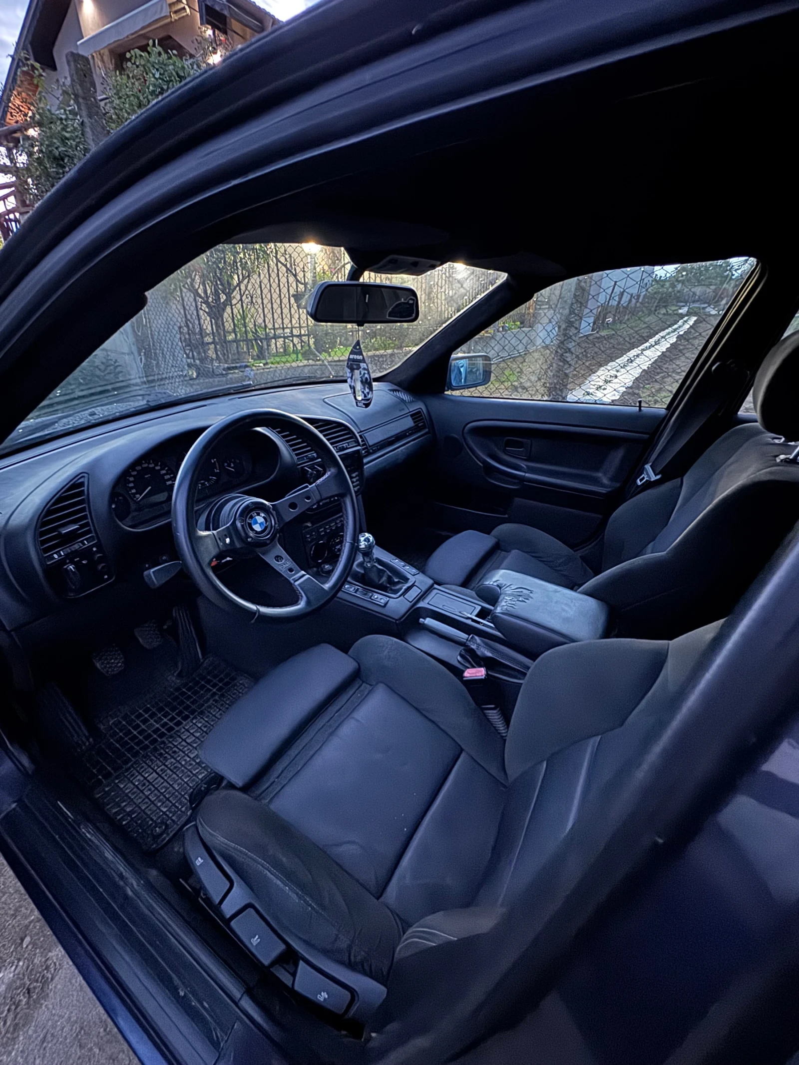 BMW 318 Touring, снимка 5 - Автомобили и джипове - 54743399