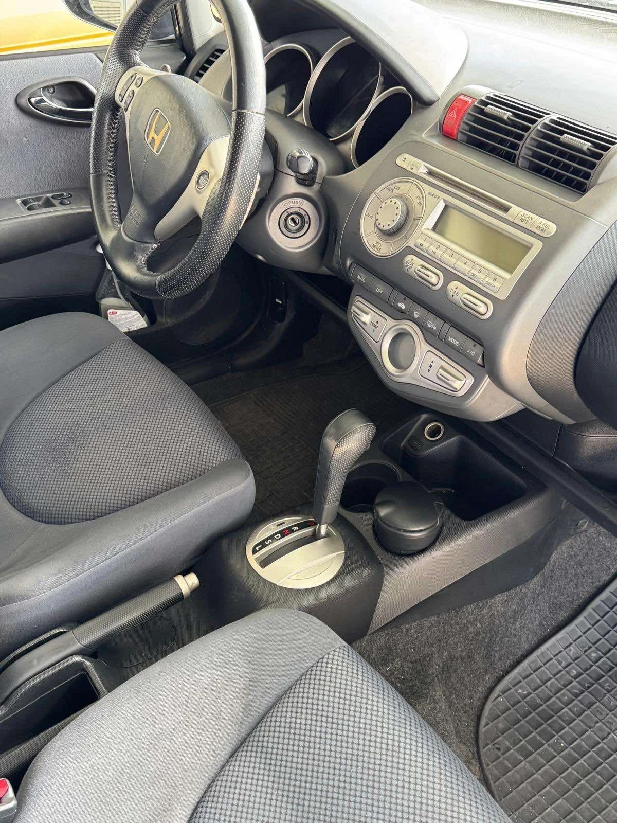 Honda Jazz, снимка 4 - Автомобили и джипове - 55315543