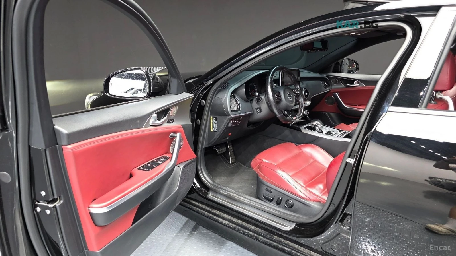 Kia Stinger 3.3 GT TURBO* ОБДУХ* AWD* 360* HUD* , снимка 10 - Автомобили и джипове - 56011947