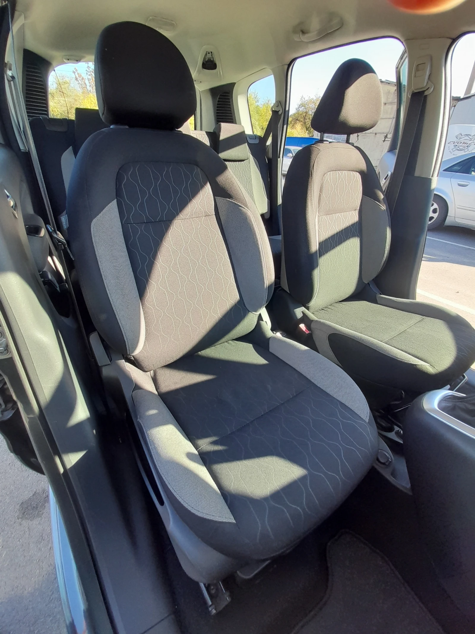 Citroen C3 Picasso, снимка 7 - Автомобили и джипове - 56653931