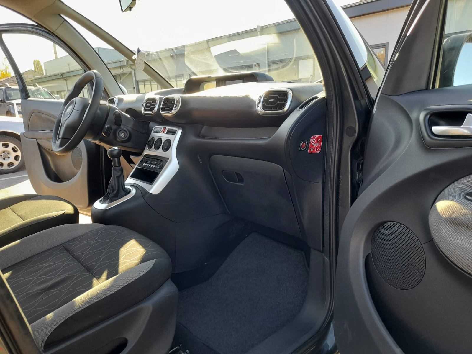Citroen C3 Picasso, снимка 4 - Автомобили и джипове - 56653931