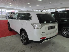     Mitsubishi Outlander  /  / 4WD