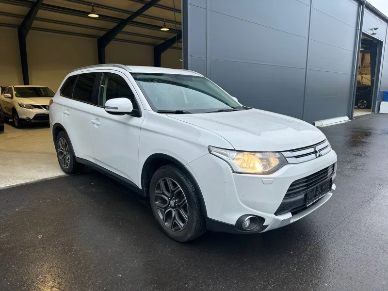 Mitsubishi Outlander Бензин / Автоматик / 4WD, снимка 1 - Автомобили и джипове - 47971431