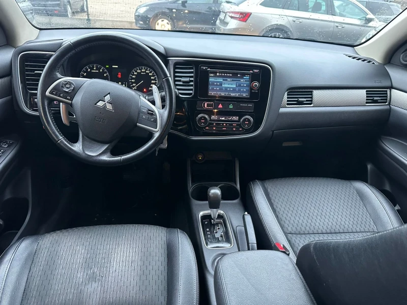 Mitsubishi Outlander Бензин / Автоматик / 4WD, снимка 7 - Автомобили и джипове - 47971431