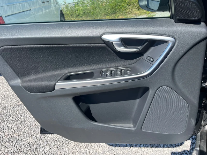 Volvo XC60 2.4D4-164k.c. 4WD. Нова!!!!, снимка 9 - Автомобили и джипове - 51326939