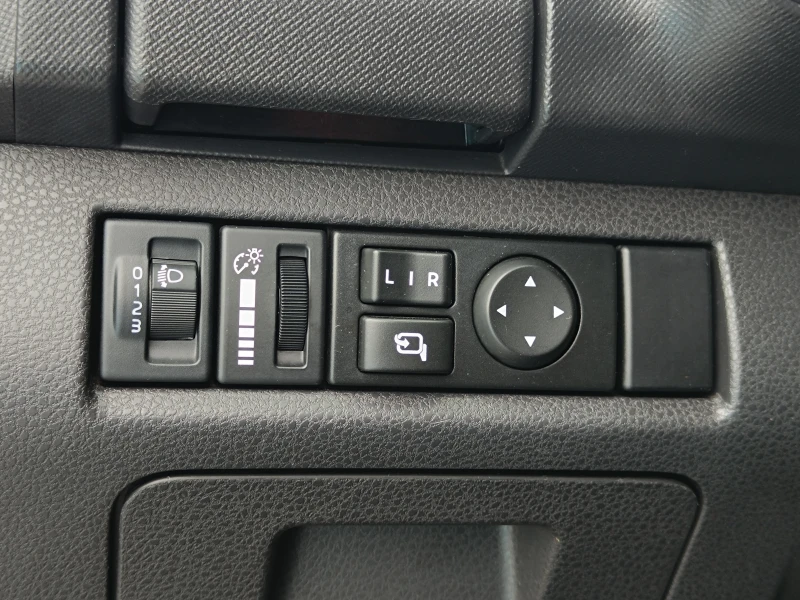 Isuzu D-max 2.5 TD | 4x4, снимка 11 - Автомобили и джипове - 53301672