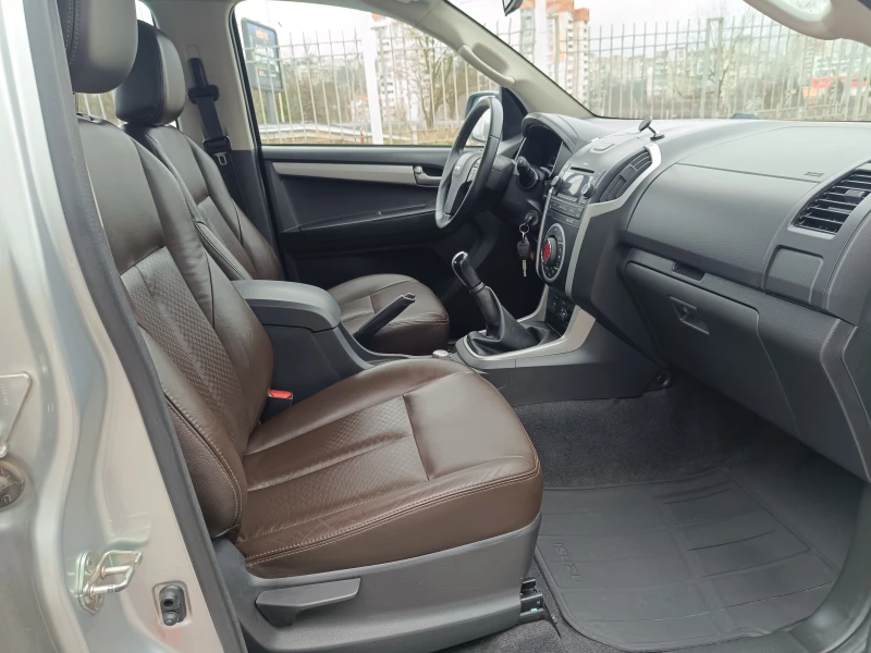 Isuzu D-max 2.5 TD | 4x4, снимка 9 - Автомобили и джипове - 53301672